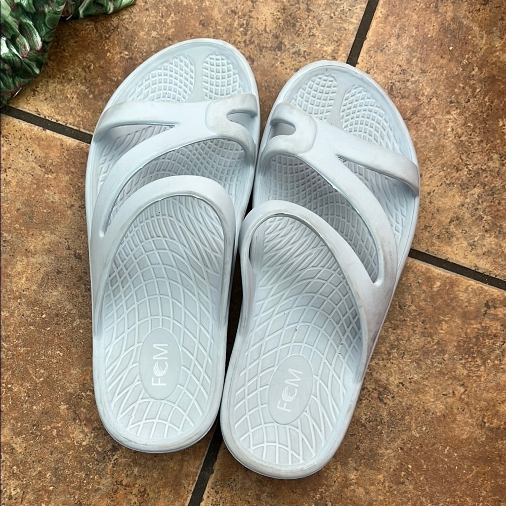 Island Surf FCM Shoes Sandals Flip Flops Size 9